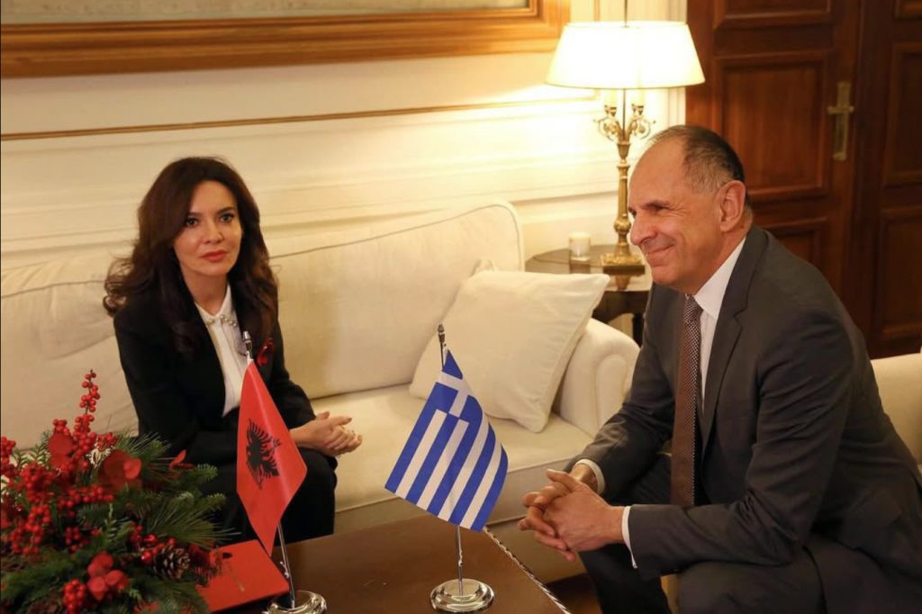 Επιστρέφει στο τραπέζι η