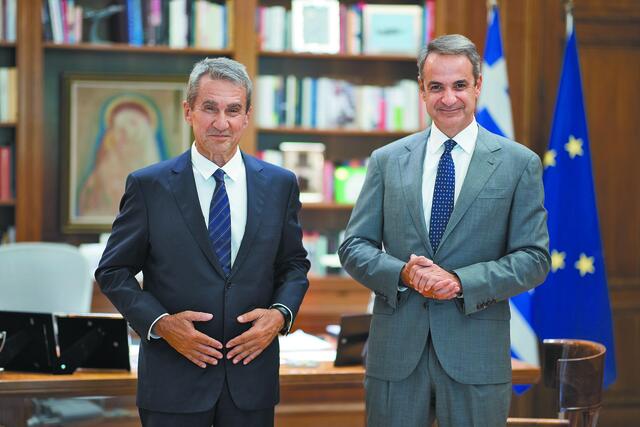 Η ώρα της εξαργύρωσης: Πώς είδαν στο ΠΑΣΟΚ την μεταγραφή Λοβέρδου στη ΝΔ