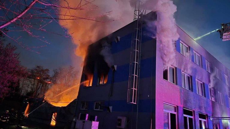 Τσεχία: Οργάνωση που αποκαλείται Earthquake Faction πυρπόλησε ισραηλινό εργοστάσιο όπλων