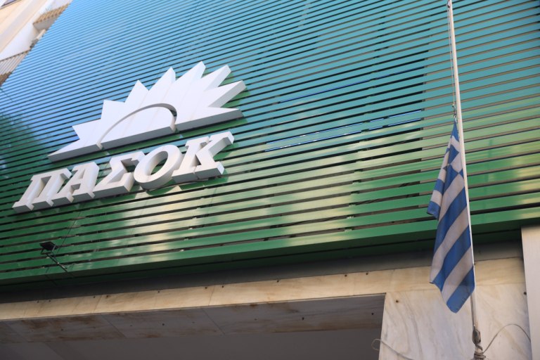ΠΑΣΟΚ: Η κυβέρνηση κοιμόταν επί ένα μήνα σε δύο κορυφαία εθνικά θέματα