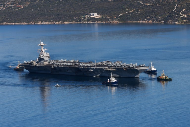 Γιατί σπεύδουν στο Gerald R. Ford οκτώ αμερικανοί ντετέκτιβ