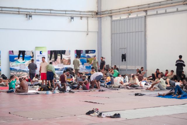 Μειώσεις σε επιδόματα μεταναστών  Περικοπές σε σίτιση, στέγαση και οικονομική βοήθεια