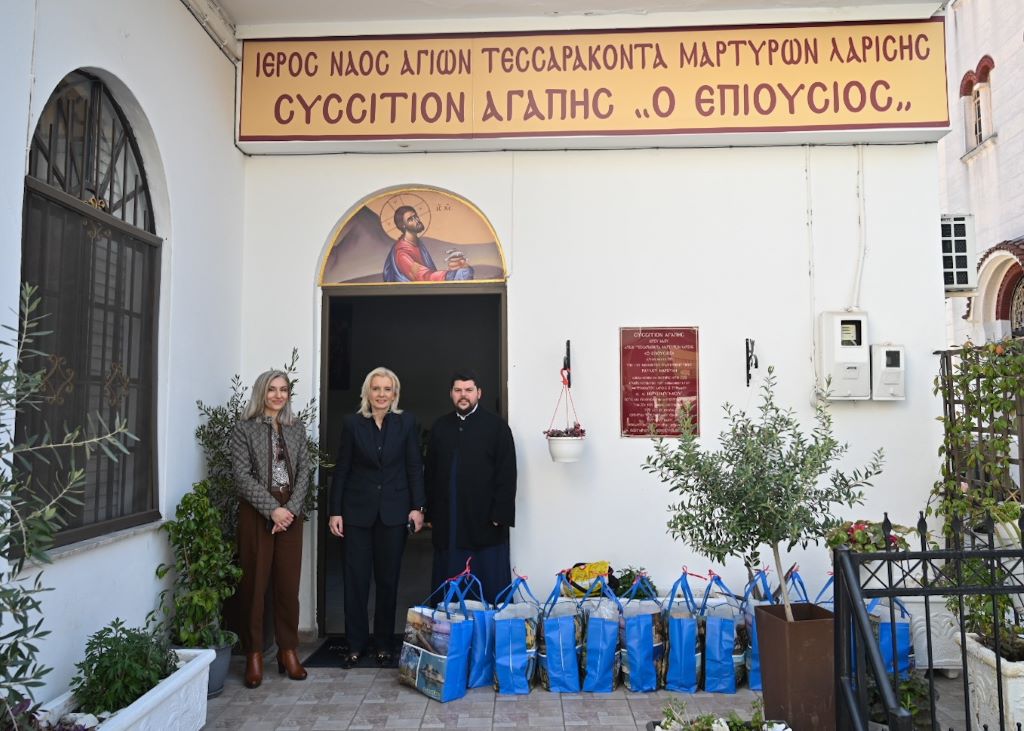 Ενισχύει τα συσσίτια στη