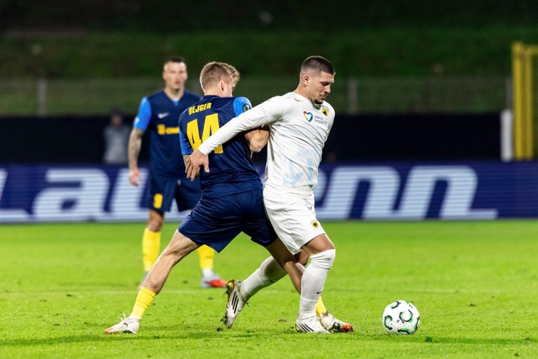 Στην πόρτα της εξόδου ο προπονητής της Τσέλιε