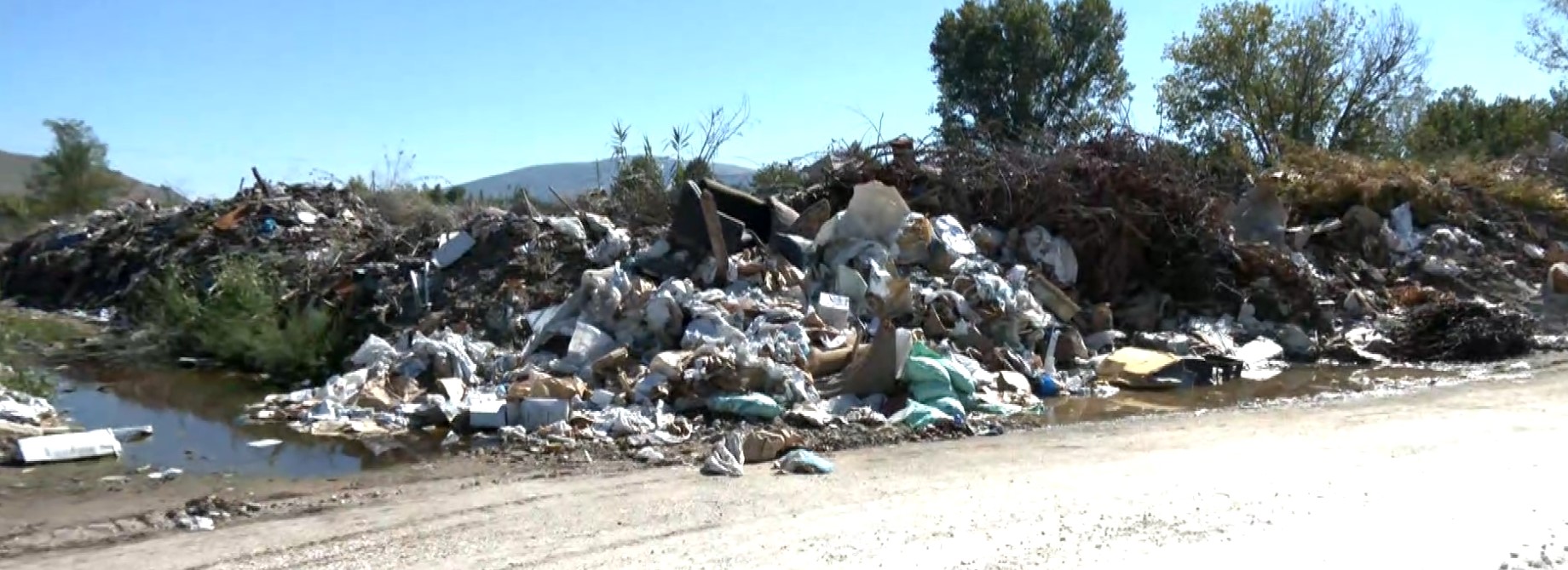 Δυο χρόνια μετά την καταστροφή: Στα ερείπια ζει ακόμα η Φαρκαδόνα