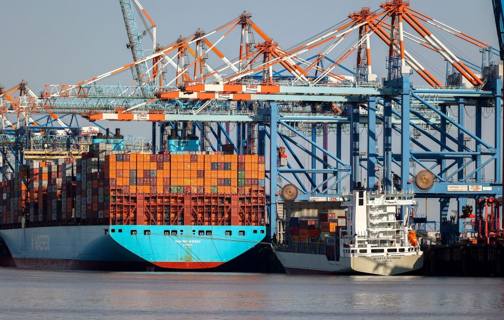 Πεκίνο: Θα επιβάλει ειδικά λιμενικά τέλη στα αμερικανικά πλοία που φτάνουν στα λιμάνια της χώρας