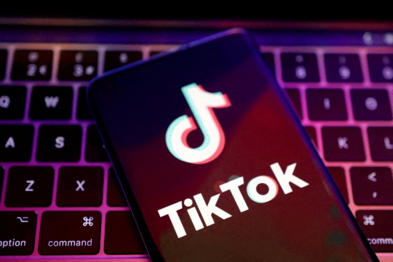 Το TikTok προτείνει πορνογραφικό υλικό σε παιδιά, σύμφωνα με έρευνα