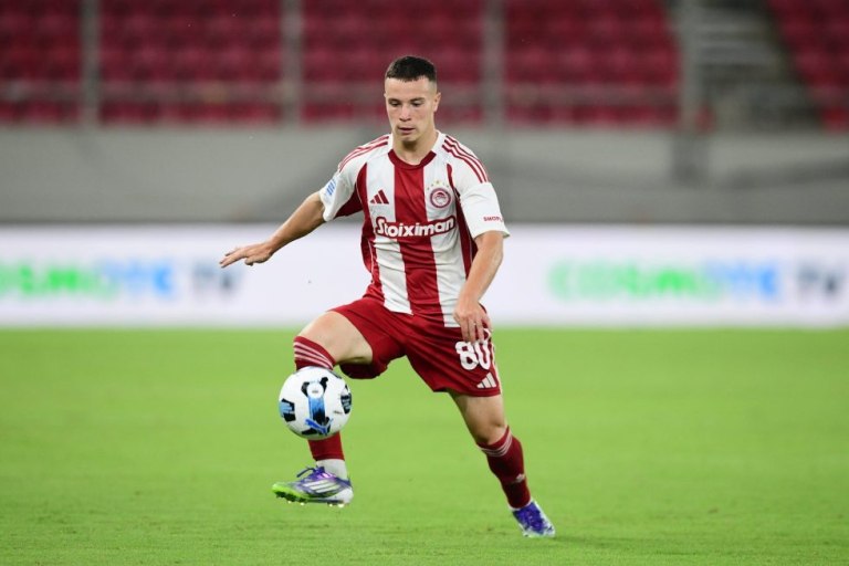 Στη βασική εντεκάδα του Ολυμπιακού Β Πνευμονίδης και Λιατσικούρας