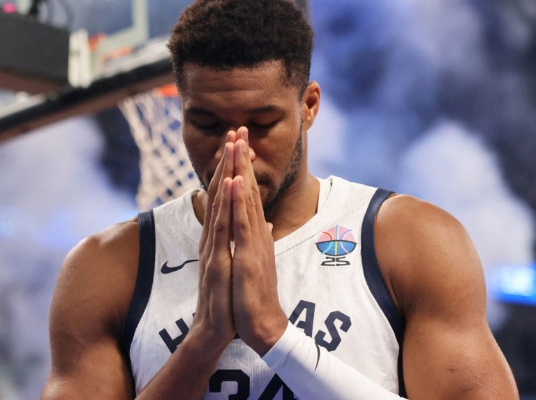 Η χυλόπιτα, η επιστροφή στην Ελλάδα και η οικογένεια: Ο Γιάννης Αντετοκούνμπο σε μια συνέντευξη εφ όλης της ύλης