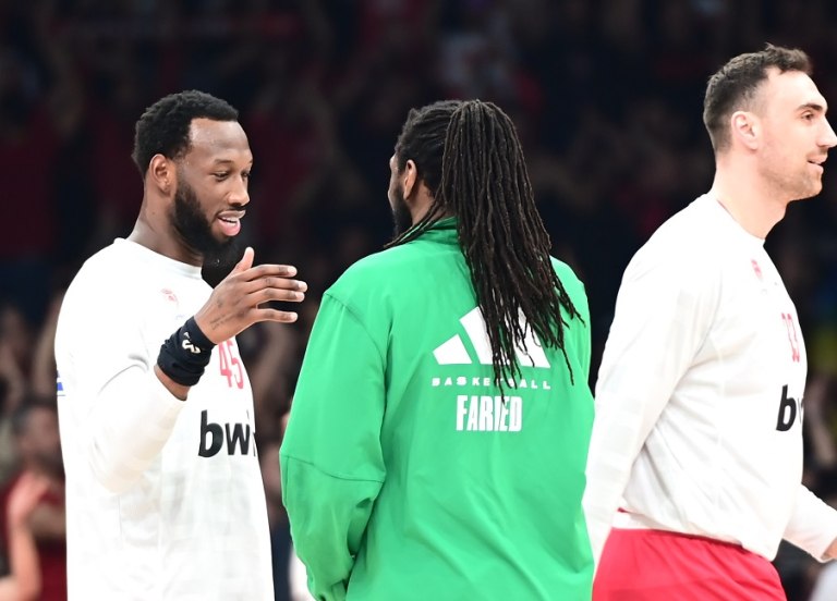 Ολυμπιακός  Παναθηναϊκός: Υπέστη διάσειση και δεν συνέχισε στο ντέρμπι ο Φαρίντ