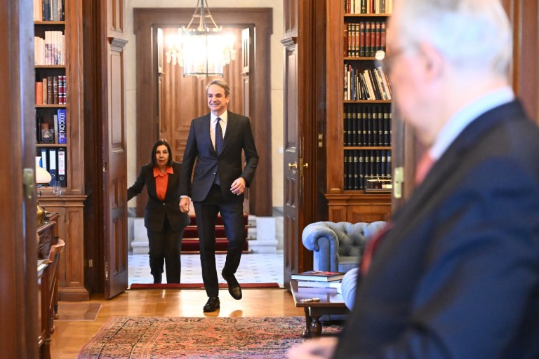 Μητσοτάκης σε Τασούλα: Έρχεται πλαφόν στο περιθώριο κέρδους σε καύσιμα και προϊόντα σε σούπερ μάρκετ για ένα τρίμηνο