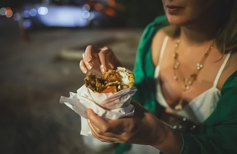 Είδος πολυτελείας το σουβλάκι  Φτάνει πλέον τα 5 ευρώ το τυλιχτό