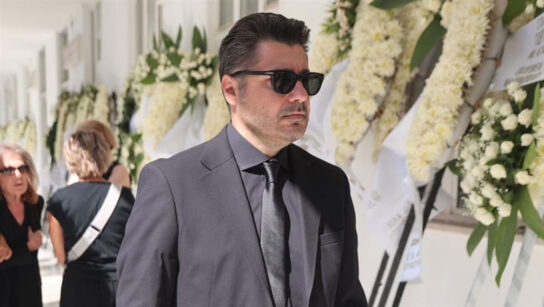 Λάμπρος Κωνσταντάρας: Στη Νέα Υόρκη μετά τον θάνατο του πατέρα του  Λένε οτι ένα ταξίδι με φίλους καρδιάς, τα θεραπεύει όλα