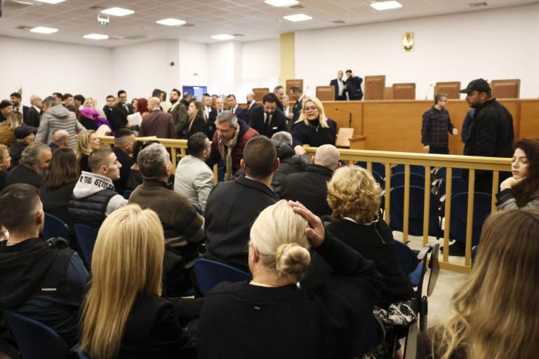 ΣΥΡΙΖΑ για το αλαλούμ στη δίκη των Τεμπών: Λίγη ντροπή, κ. Φλωρίδη