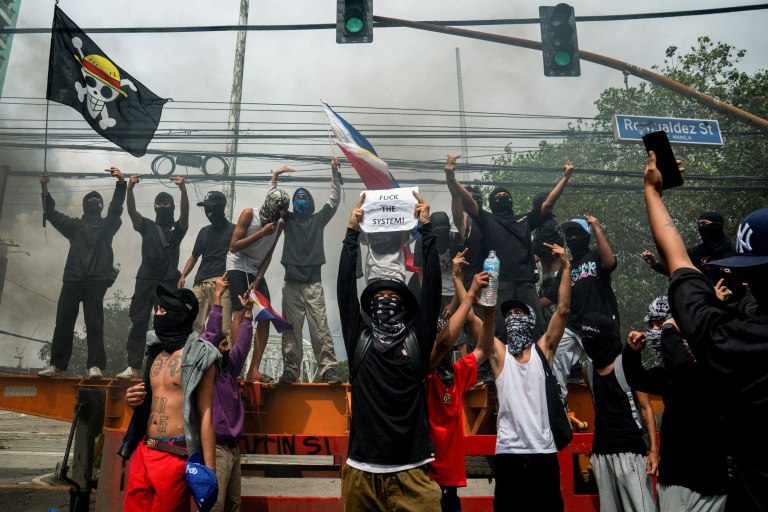 Η σημαία του One Piece και στις Φιλιππίνες  Γιατί οι μουσώνες προκάλεσαν οργή και μαζικές διαδηλώσεις