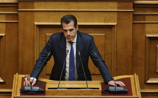 Εγκύκλιος Θ. Πλεύρη: Καταργείται σε όλα τα έγγραφα ο όρος "παράτυπη μετανάστευση" - Αντικαθίσταται από το "παράνομη"