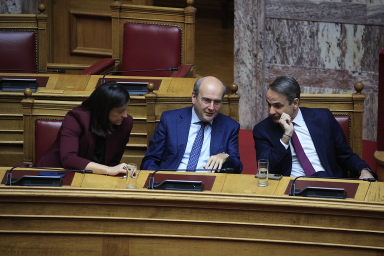 Βουλή: Πράξη δεύτερη για το 13ωρο με γαλάζιες ψήφους  Στην Ολομέλεια τα βλέμματα