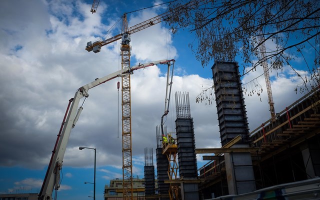 Μειωμένες κατά 13,8% οι οικοδομικές άδειες στο εξάμηνο και κατά 23,9% η επιφάνεια