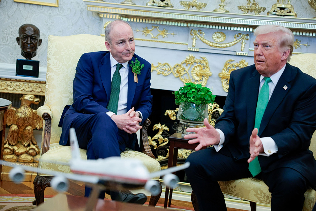 Τραμπ: Αφήνει ανοικτό το ενδεχόμενο αποχώρησης των ΗΠΑ από το ΝΑΤΟ  Η σχέση μας με τη Βρετανία ήταν καλύτερη πριν από τον Στάρμερ