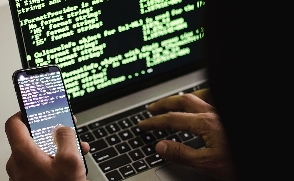 Υποκλοπές: έρχονται νομικές κινήσεις από άλλα τρία θύματα