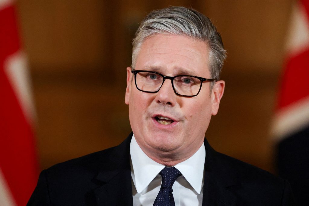 Στάρμερ: Η Βρετανία δεν θα παραδώσει ποτέ τη σημαία της στην ακροδεξιά