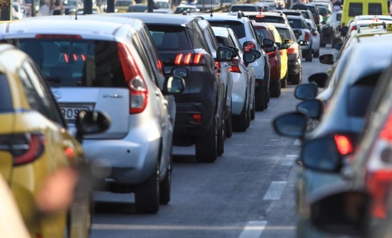 Κίνηση στους δρόμους: Έμφραγμα σε Κηφισό και κέντρο Αθήνας  Καθυστερήσεις στην Αττική Οδό