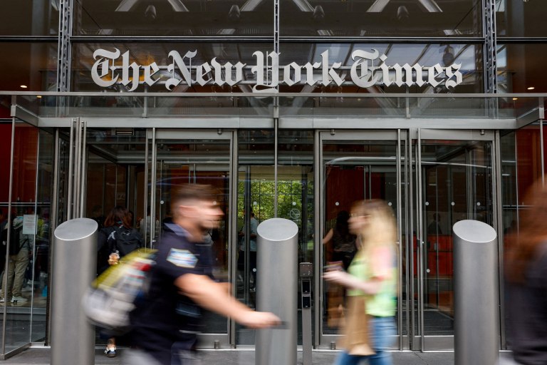 ΗΠΑ: Απαράδεκτη η αγωγή Τραμπ κατά των New York Times  Την απέρριψε ομοσπονδιακό δικαστήριο