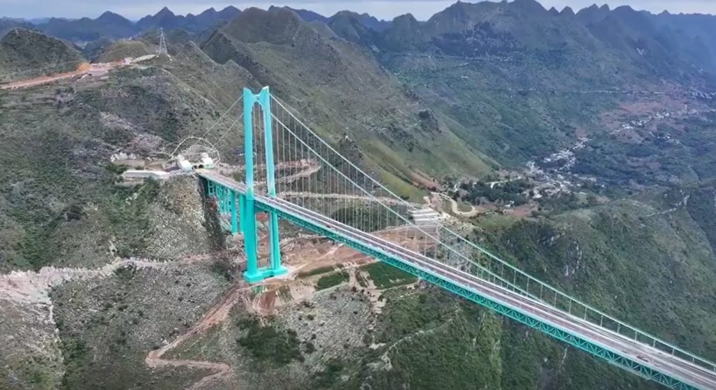 Κίνα: Στην κυκλοφορία η ψηλότερη γέφυρα του κόσμου  Μειώνει τον χρόνο μετακίνησης από δύο ώρες σε δύο λεπτά