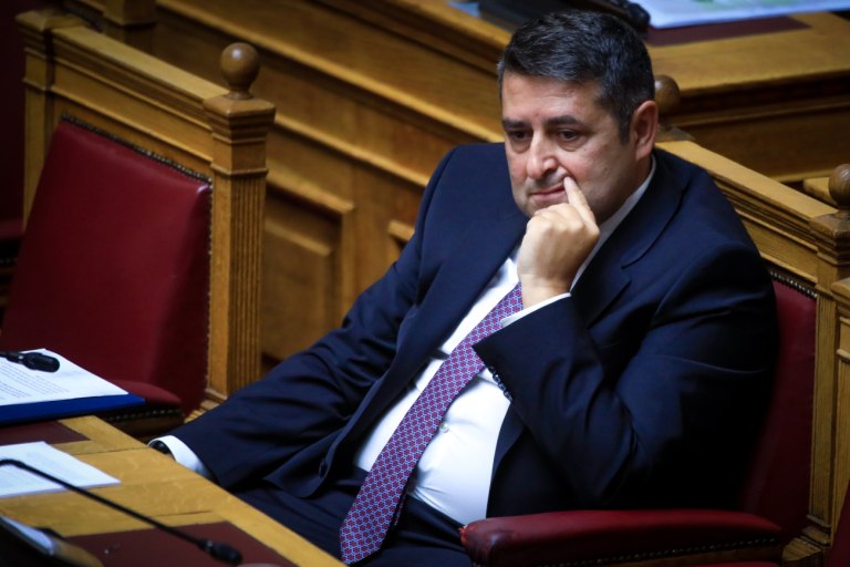 Ο Μυλωνάκης διαβίβασε το ενημερωτικό σημείωμα που αρνούνταν να καταθέσει στη Βουλή