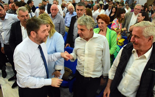 Σε σπιράλ βαθιάς κρίσης το ΠΑΣΟΚ - Αιφνιδιασμός Οδ. Κωνσταντινόπουλου