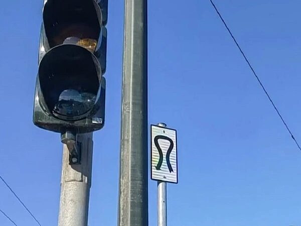 Αθήνα: Η περίεργη πινακίδα