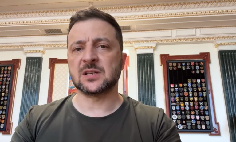 Ζελένσκι στο Κρεμλίνο: Τελειώστε τον πόλεμο ή βρείτε καταφύγια