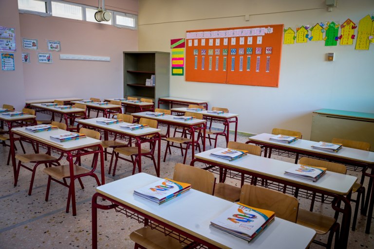 ΠΑΣΟΚ για τα κενά στα σχολεία: Επιτακτική η ταχύτατη ολοκλήρωση της Β φάσης προσλήψεων