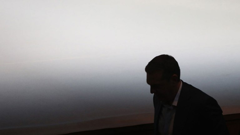 Ινστιτούτα, κόμμα(τα) και στο βάθοςΤσίπρας