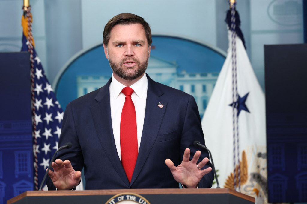 Σφοδρή αντιπαράθεση ανάμεσα σε Τζέι Ντι Βάνς και Τζόρτζ Στεφανόπουλου στον αέρα του ABC