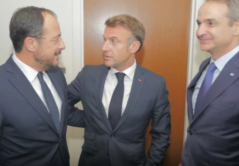 Στην Κύπρο ο Μητσοτάκης  Θα συναντηθεί με Μακρόν και Χριστοδουλίδη