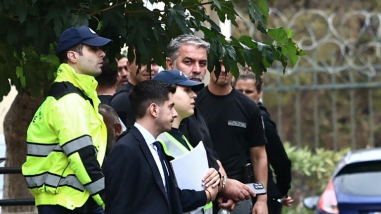 Ελεύθερος ο Βασίλης Μπισμπίκης: Πήρε αναβολή για τις 8 Οκτωβρίου  Δεν εγκατέλειψα, δεν κρύφτηκα