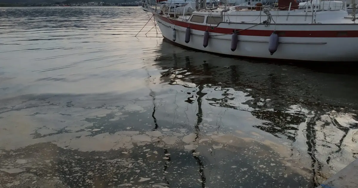 Ανησυχία για τα συνεχή φαινόμενα ρύπανσης στο λιμάνι του Βόλου  Χωρίς σαφείς λύσεις η σύσκεψη στον ΟΛΒ