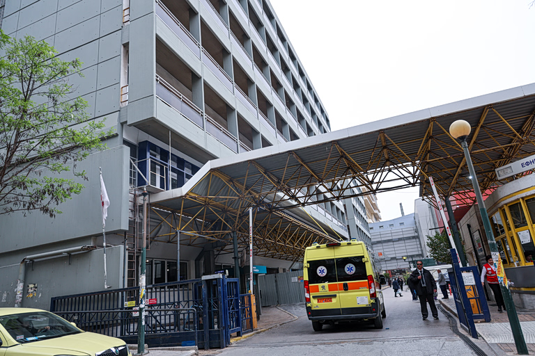 Στη ΜΕΘ παραμένει ο Γιώργος