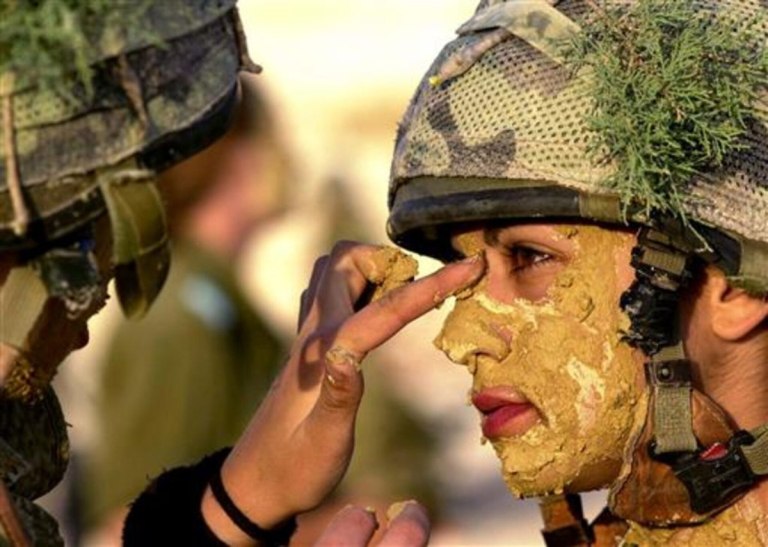 Από φέτος οι γυναίκες μπορούν να υπηρετούν εθελοντική θητεία στο στρατό  Το βίντεο του ΓΕΣ