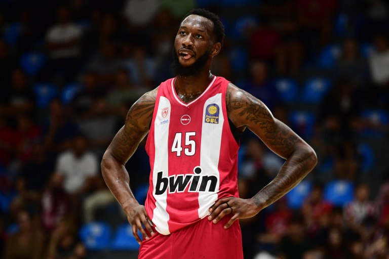 Πρόβλημα και με τον Χολ στον Ολυμπιακό