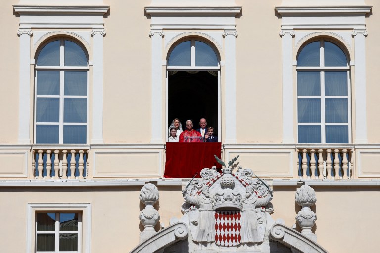 Ο πάπας Λέων στο Μονακό: Έκκληση στη χώρα των εκατομμυριούχων για τη βοήθεια όσων έχουν ανάγκη