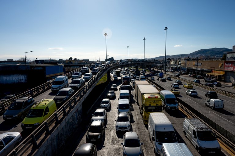 Κίνηση: Καθυστερήσεις σε Κηφισό, Κηφισίας και Μεσογείων  Πού αλλού υπάρχουν προβλήματα