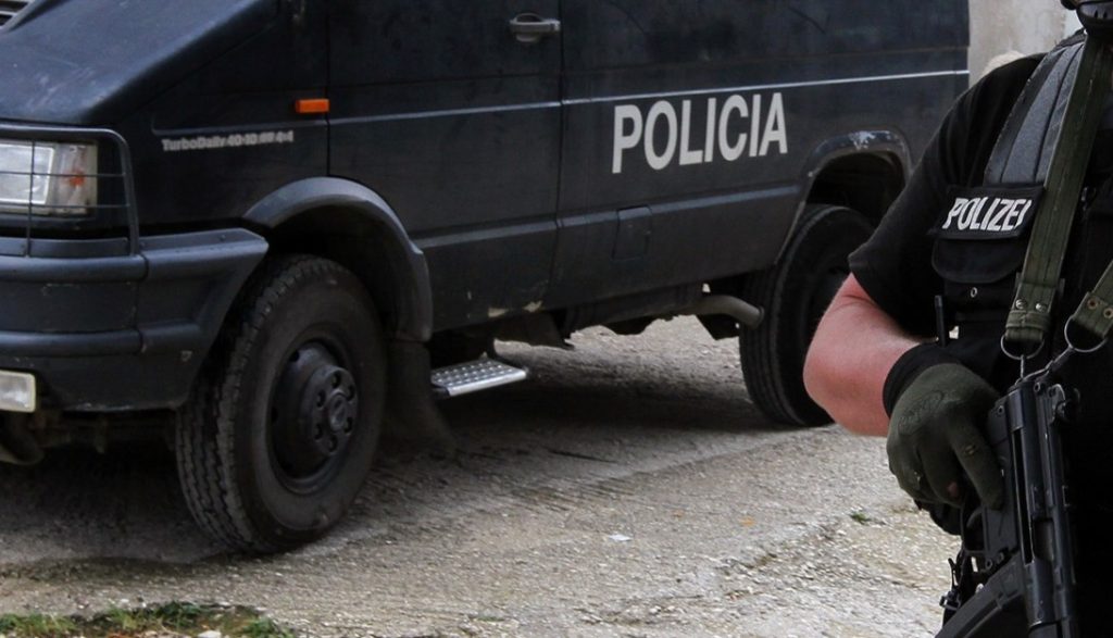 Αλβανία: Εν ψυχρώ δολοφονία δικαστή κατά τη διάρκεια της ανακοίνωσης της απόφασης  Τρεις σφαίρες τον βρήκαν στο στήθος (video)