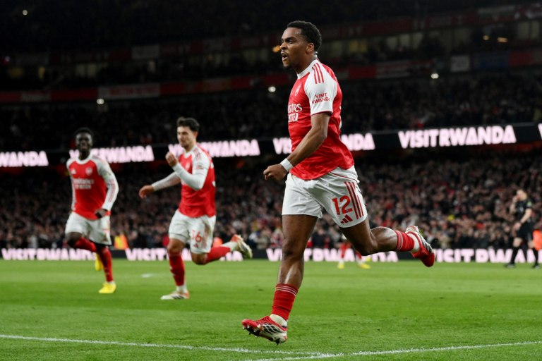 Το σημαιάκι τίτλου της Άρσεναλ  Ισοφάρισαν μεγάλο ρεκόρ οι κανονιέρηδες