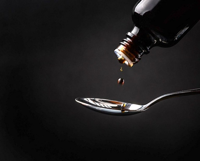 Ινδία: Συνελήφθη ιδιοκτήτης φαρμακοβιομηχανίας  Παρασκεύασε σιρόπι που στοίχισε τη ζωή σε παιδιά