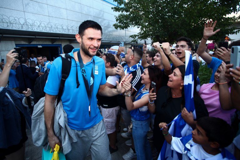 Παπανικολάου: Η θετική ενέργεια του κόσμου μας έδωσε ώθηση  Το μπάσκετ είναι ενιαίο