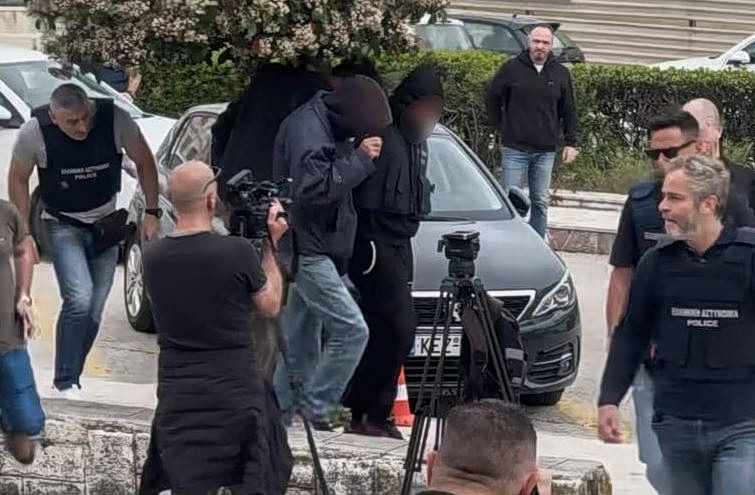 Κεφαλονιά: Στον Κορυδαλλό οι τρεις συλληφθέντες για τον θάνατο της 19χρονης  Στο κάδρο ο ρόλος του 66χρονου