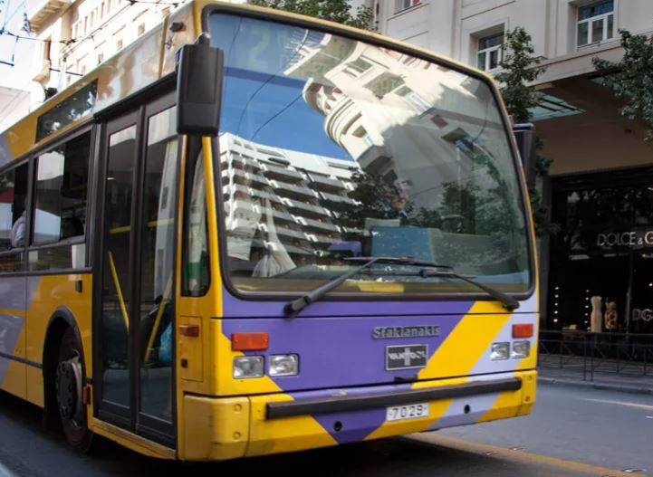 Άγρια επίθεση σε οδηγό τρόλεϊ στον Πειραιά  Ταυτοποιήθηκε ο ένας δράστης