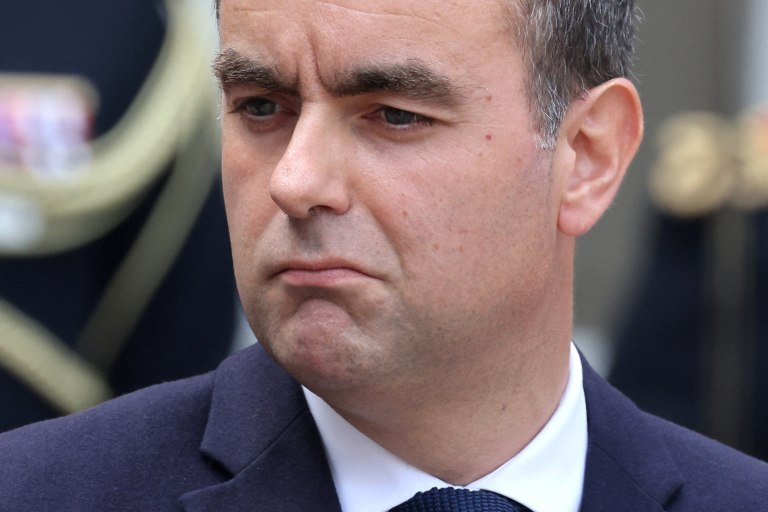 Γαλλία: Ο Λεκορνί αποκλείει την φορολόγηση των πλουσίων  Αρχές Οκτώβρη ανακοινώνεται το νέο κυβερνητικό σχήμα